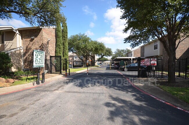 Foto del edificio - 4748 Old Bent Tree Ln
