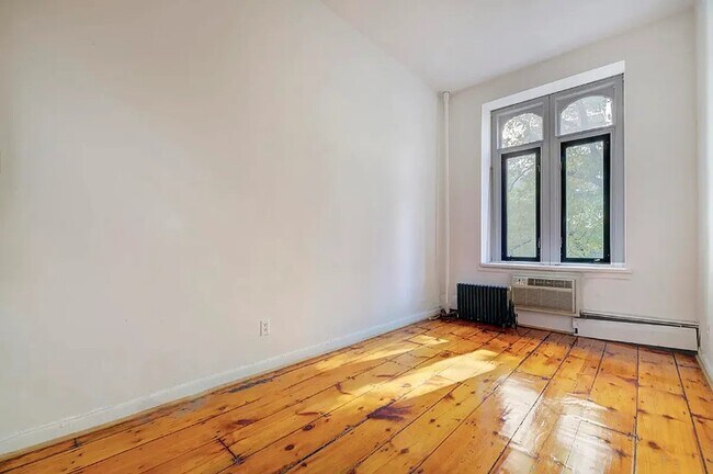 Foto del edificio - 106 E 30th St