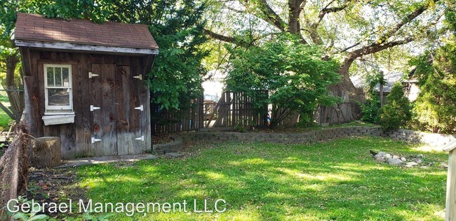 Building Photo - 3 br, 1.5 bath House - 1310 Mann Ave.