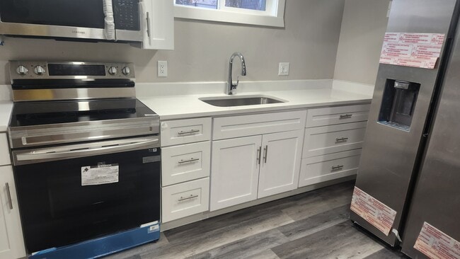 Building Photo - 920 W 600 N