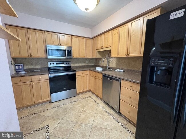 Building Photo - 7653 Stana Ct