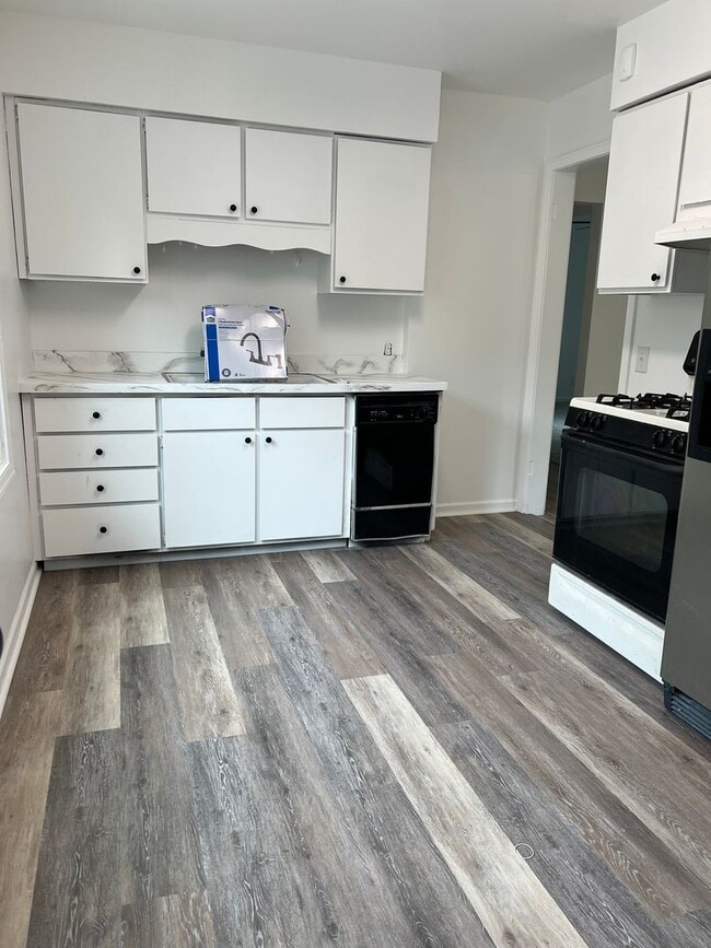 Building Photo - 2 Bedroom 1 Bathroom 1200.00