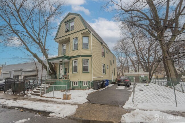 Building Photo - 296 N Clinton St