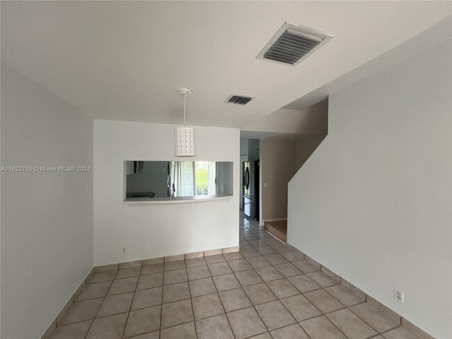 Building Photo - 255 Mallory Ct