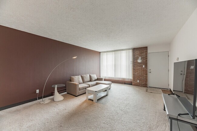 Foto del edificio - 2331 E Market St