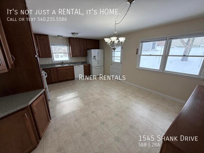 Foto del edificio - 1545 Shank Dr