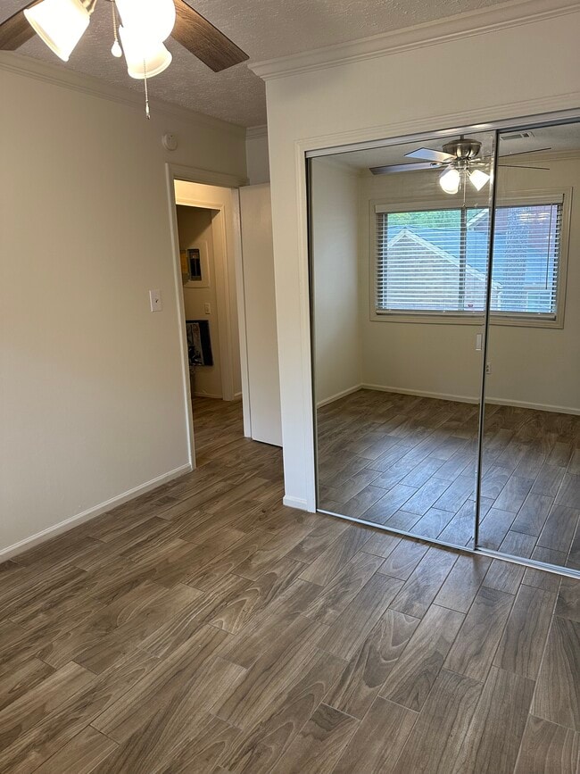 Building Photo - 32 Country Place Ct