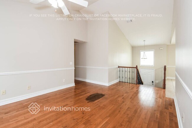 Foto del edificio - 3329 Silver Ridge Dr
