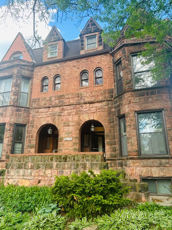 Foto principal - 5429 S Blackstone Ave