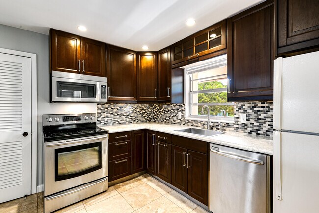 Building Photo - 10693 N Military Trl