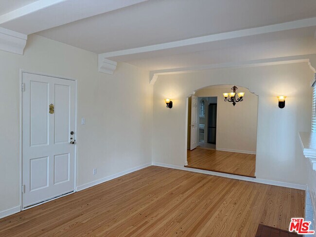 Foto del edificio - 617 W Glenoaks Blvd