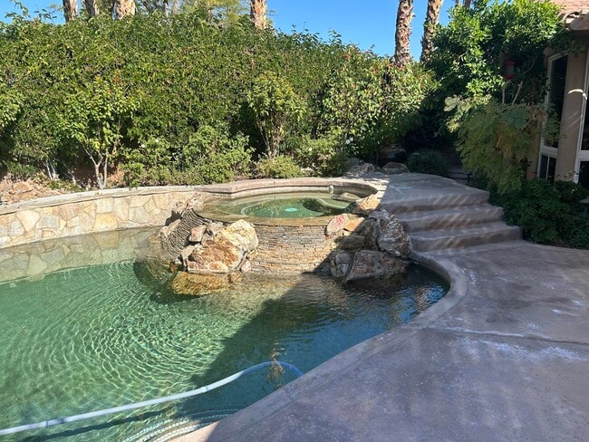 Foto del edificio - 49105 Casa Del Rio