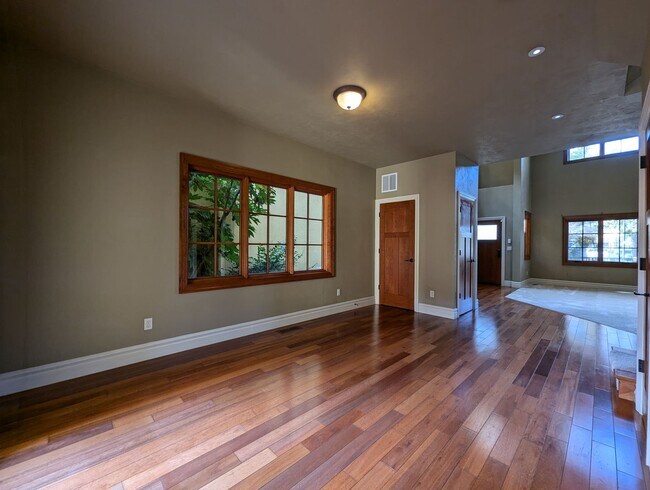 Building Photo - Spacious 2-Bedroom, 2.5-Bath Home With 240...