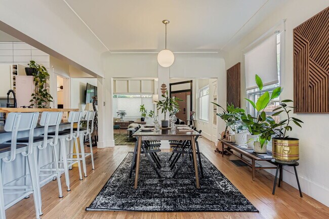 Building Photo - Charming 4-Bedroom Denver Home in West Hig...