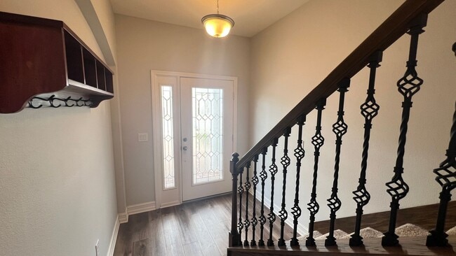 Building Photo - Beautiful 3 Bedroom and 2 1/2 Bath Townhom...