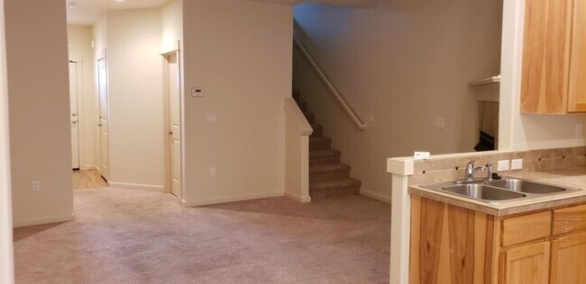 Foto del edificio - Warm And Inviting Three Bedroom Townhomes!