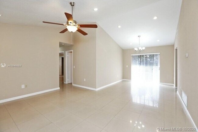 Foto del edificio - 11460 NW 40th Pl