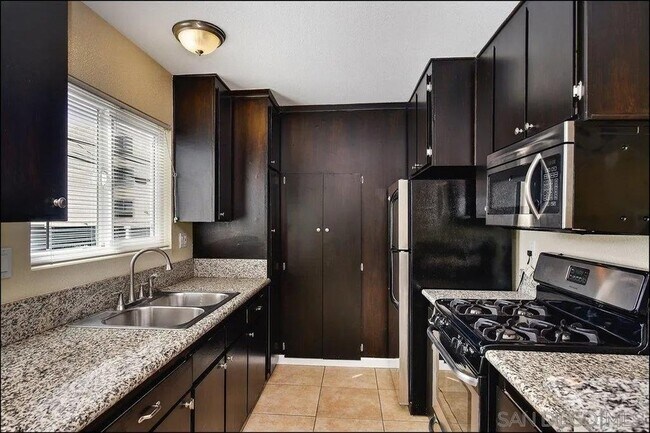 Foto del edificio - 4450 Wilson Ave