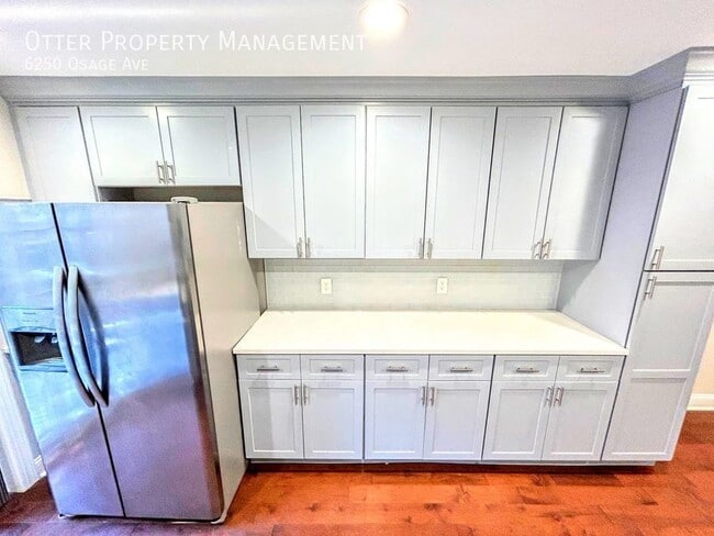 Building Photo - Spacious & Sleek 3BR/3BA with Home Gym and...