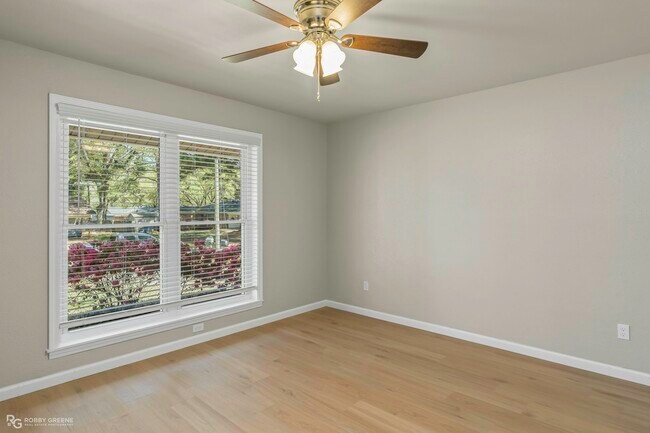 Foto del edificio - 1045 Ridgewood Dr