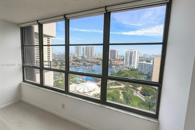 Foto del edificio - 600 Three Islands Boulevard