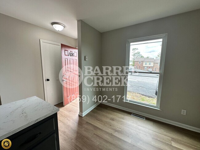Foto del edificio - 2-Bed 1.5-Bath Townhome
