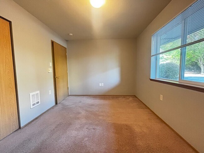 Foto del edificio - Come experience the comfort and affordable...