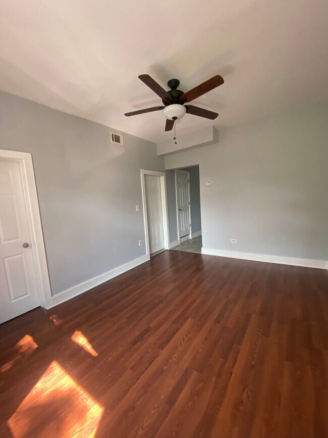 Building Photo - 851 N Mozart St