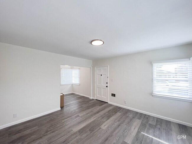 Foto del edificio - Spacious 1BR Unit In Prime Location!