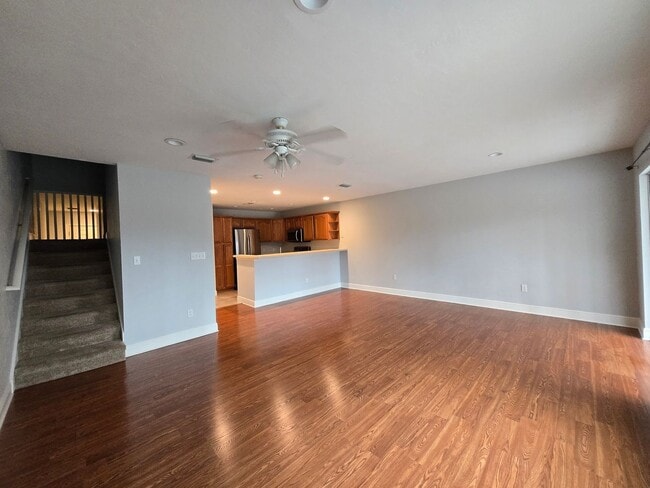 Foto del edificio - 3BR/3BA Two-Story Quad – Prime Location & Move-In Ready!