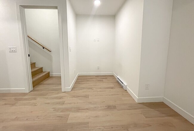 Building Photo - Modern 1Bed, 1Bath Basement Suite in Altad...