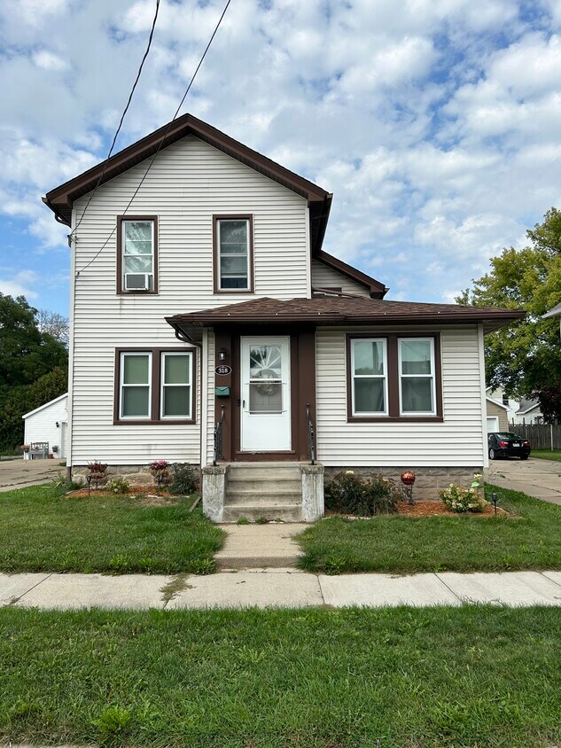 Primary Photo - 318 Hudson Ave