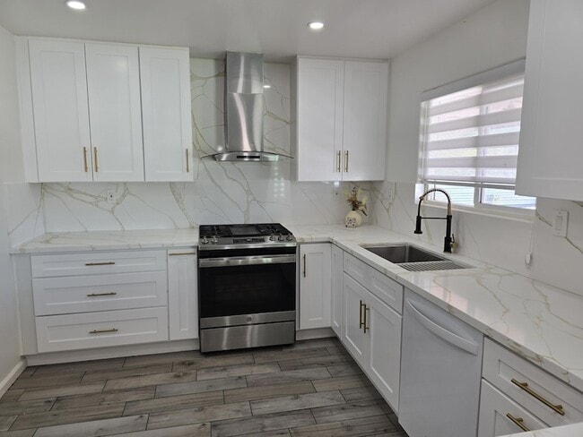 Building Photo - 15203 Avenida Ramada