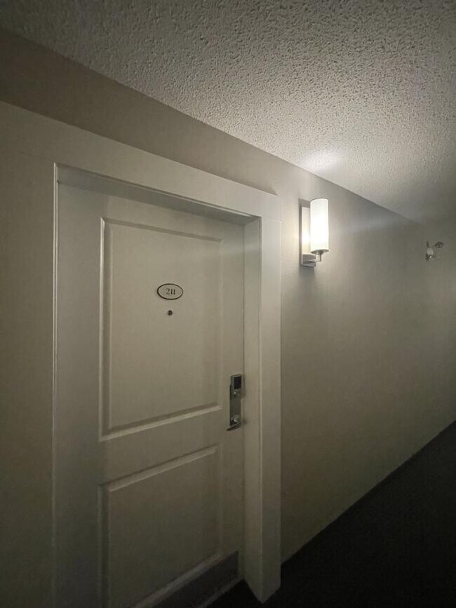 Photo du bâtiment - 2.0 bedroom in Edmonton Alberta T6X 0G6