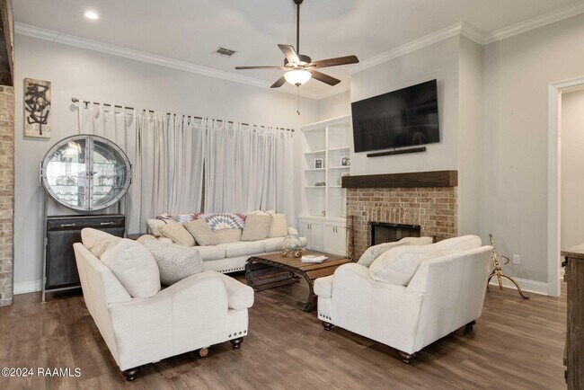 Building Photo - 205 Belle Maison Dr