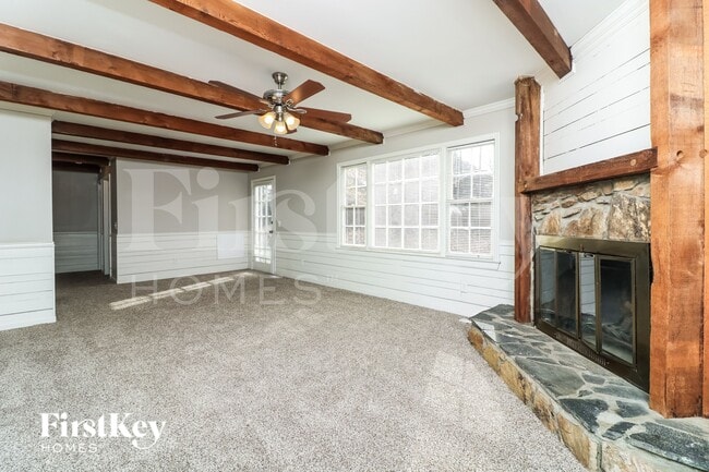 Foto del edificio - 2765 Rock Creek Dr