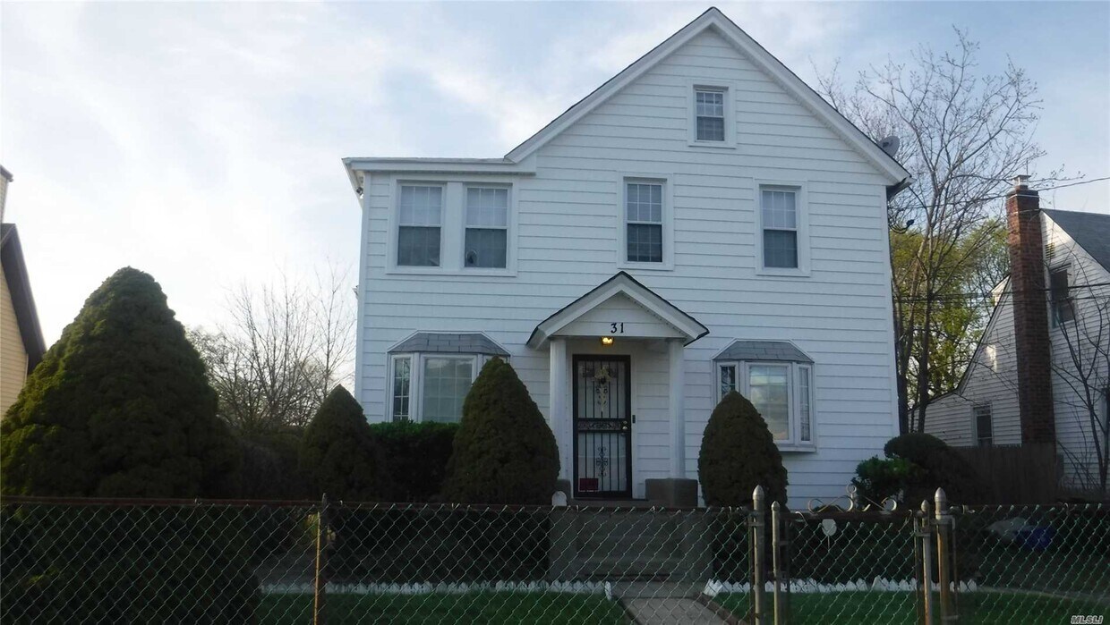 Primary Photo - 31 E Raymond Ave