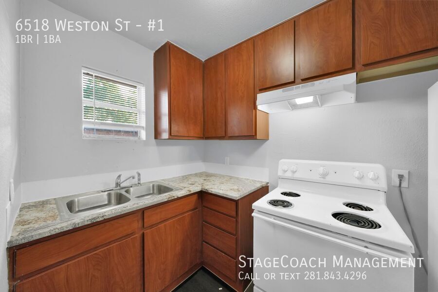 Primary Photo - Charming 1-Bedroom Home in Prime Houston L...