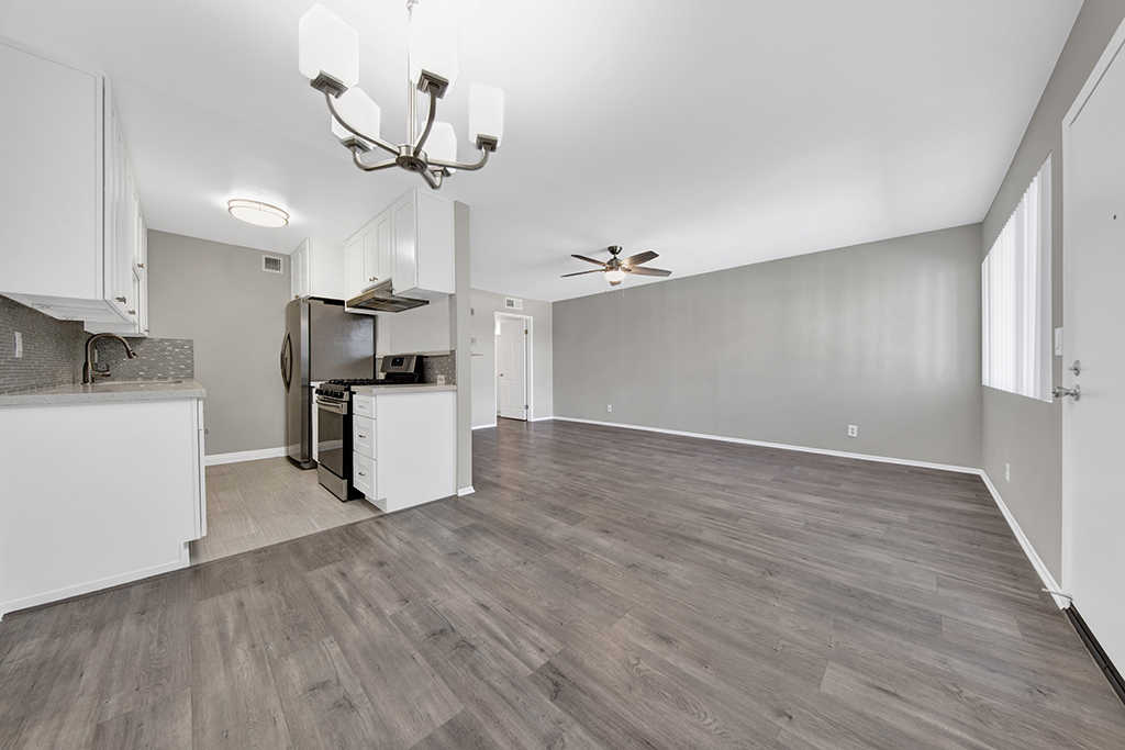 Foto principal - 15928 Vanowen St