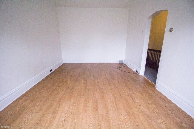 Foto del edificio - 3 br, 1 bath House - (August 2024)(South O...