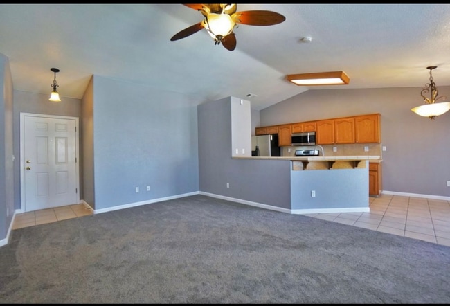 Building Photo - 973 Himalaya Ln