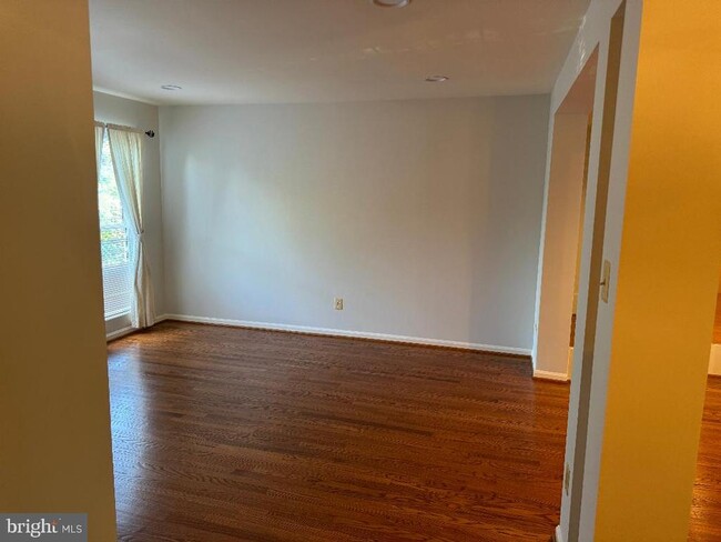 Building Photo - 12097 Edgemere Cir