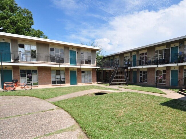 Foto del edificio - 8445 Winkler Dr