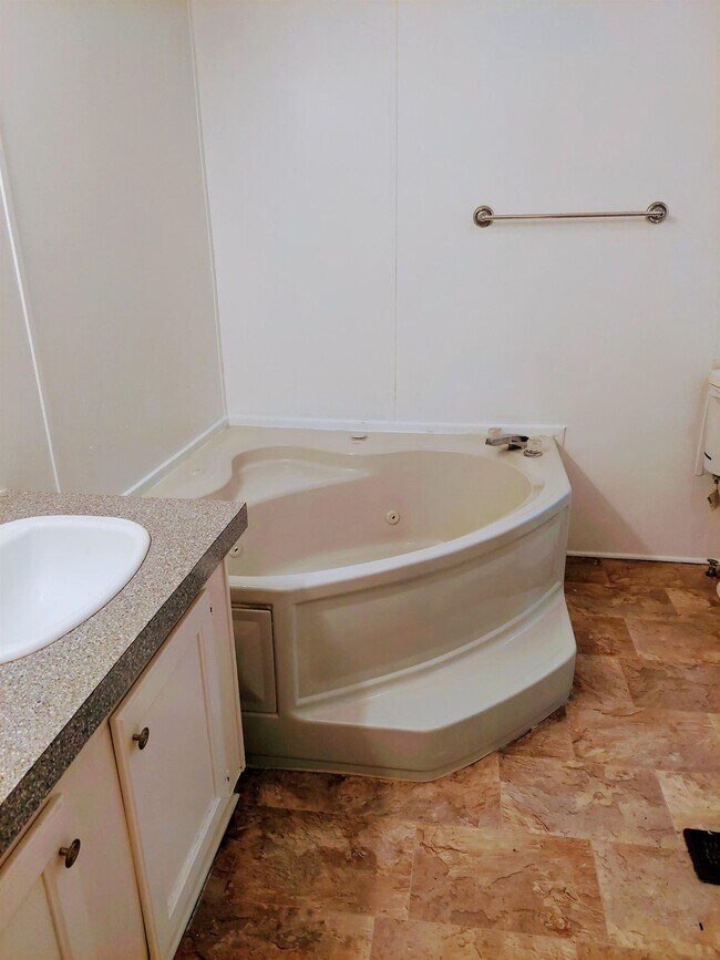 Foto del edificio - 5952 Deer Park Cir