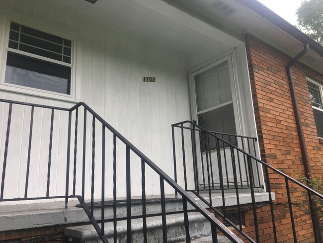 Building Photo - West Knoxville 37909 - 2 bedroom, 1 bath d...