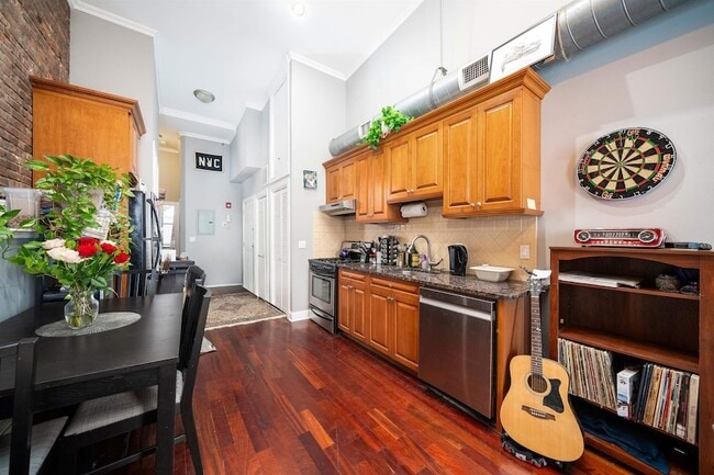 Building Photo - 515 Manila Ave