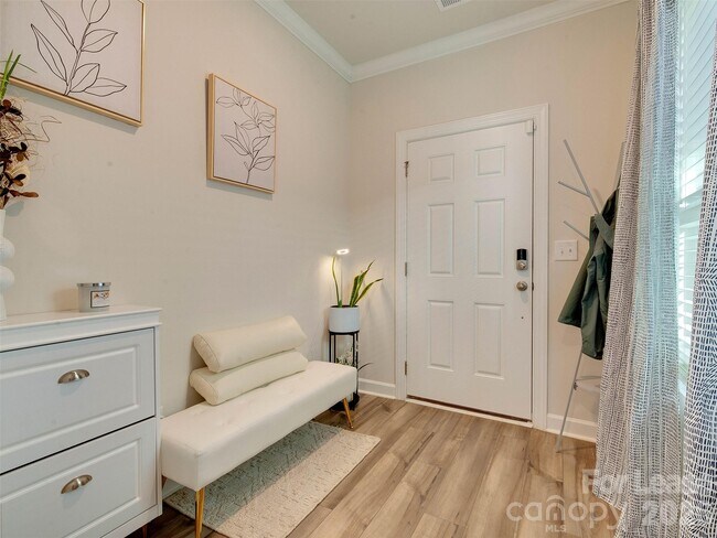 Building Photo - 4009 Woodland View Dr