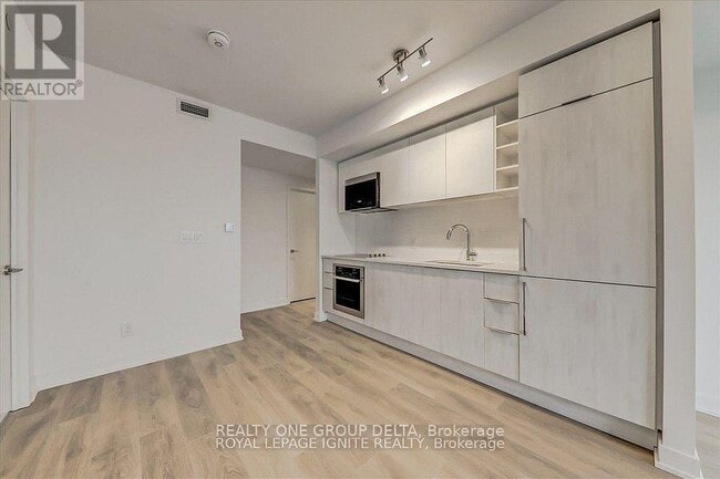 Building Photo - 2033 Kennedy Rd