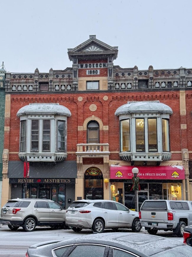 Building Photo - 10 1/2 N Minnesota St