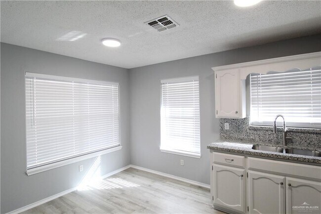 Foto del edificio - 12 E St